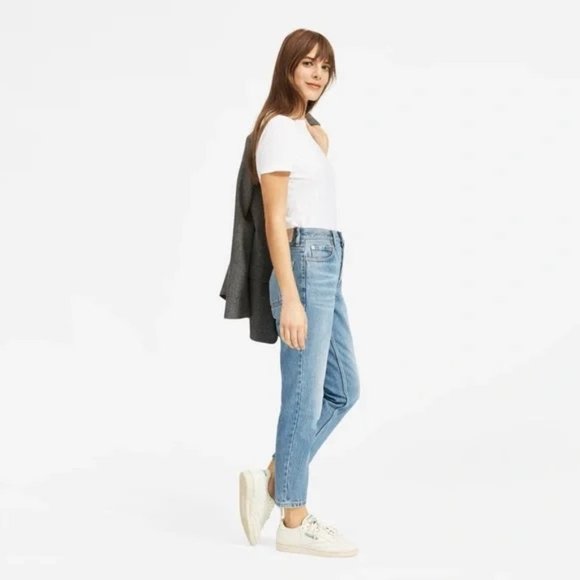 Everlane The ‘90s Cheeky Jean in Light Vintage Wash - Picture 3 of 11